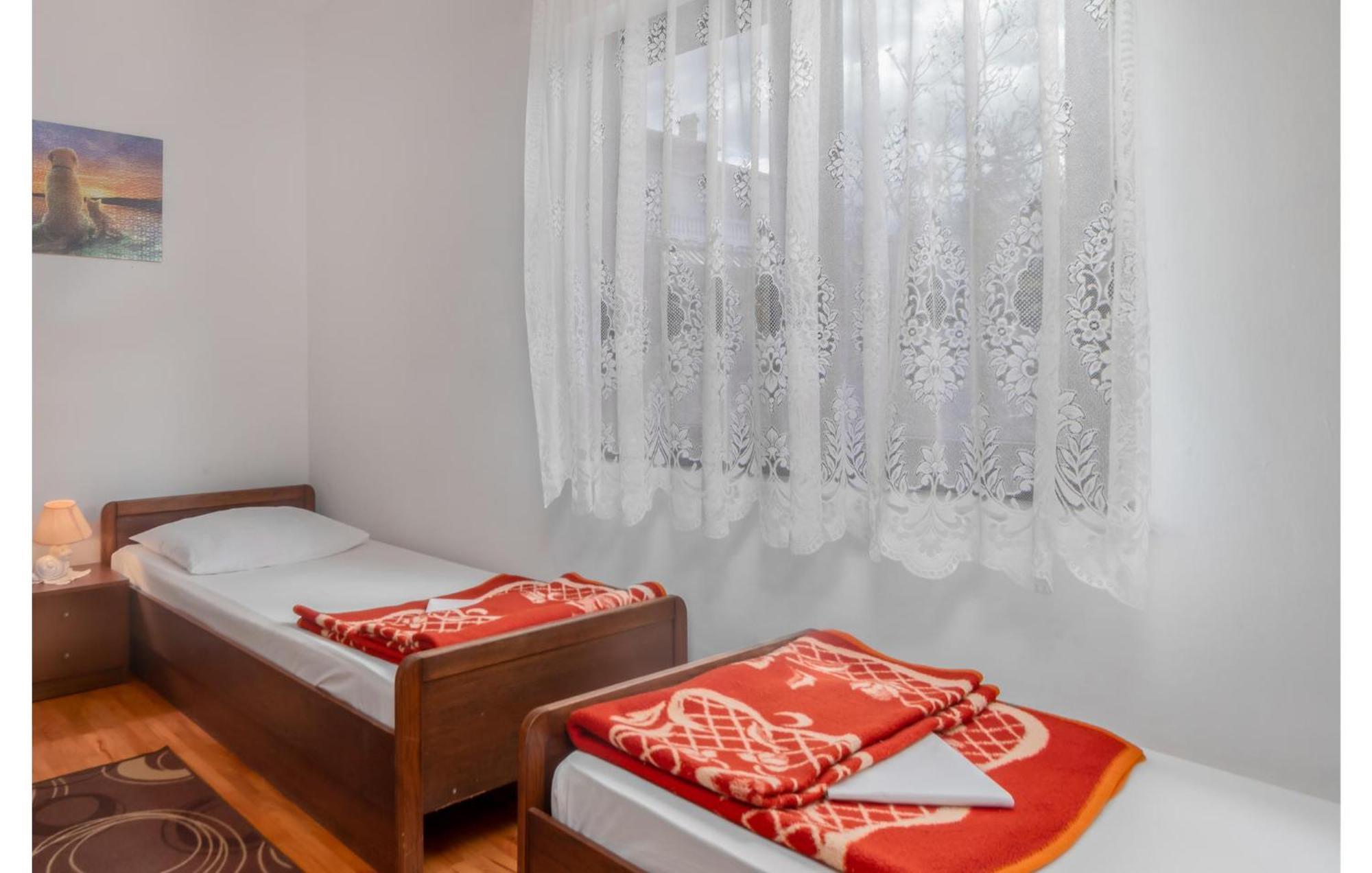 3 Bedroom Awesome Apartment In Новий Винодольський Екстер'єр фото