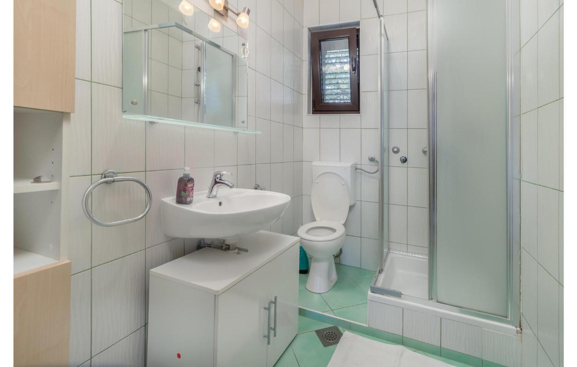 3 Bedroom Awesome Apartment In Новий Винодольський Екстер'єр фото