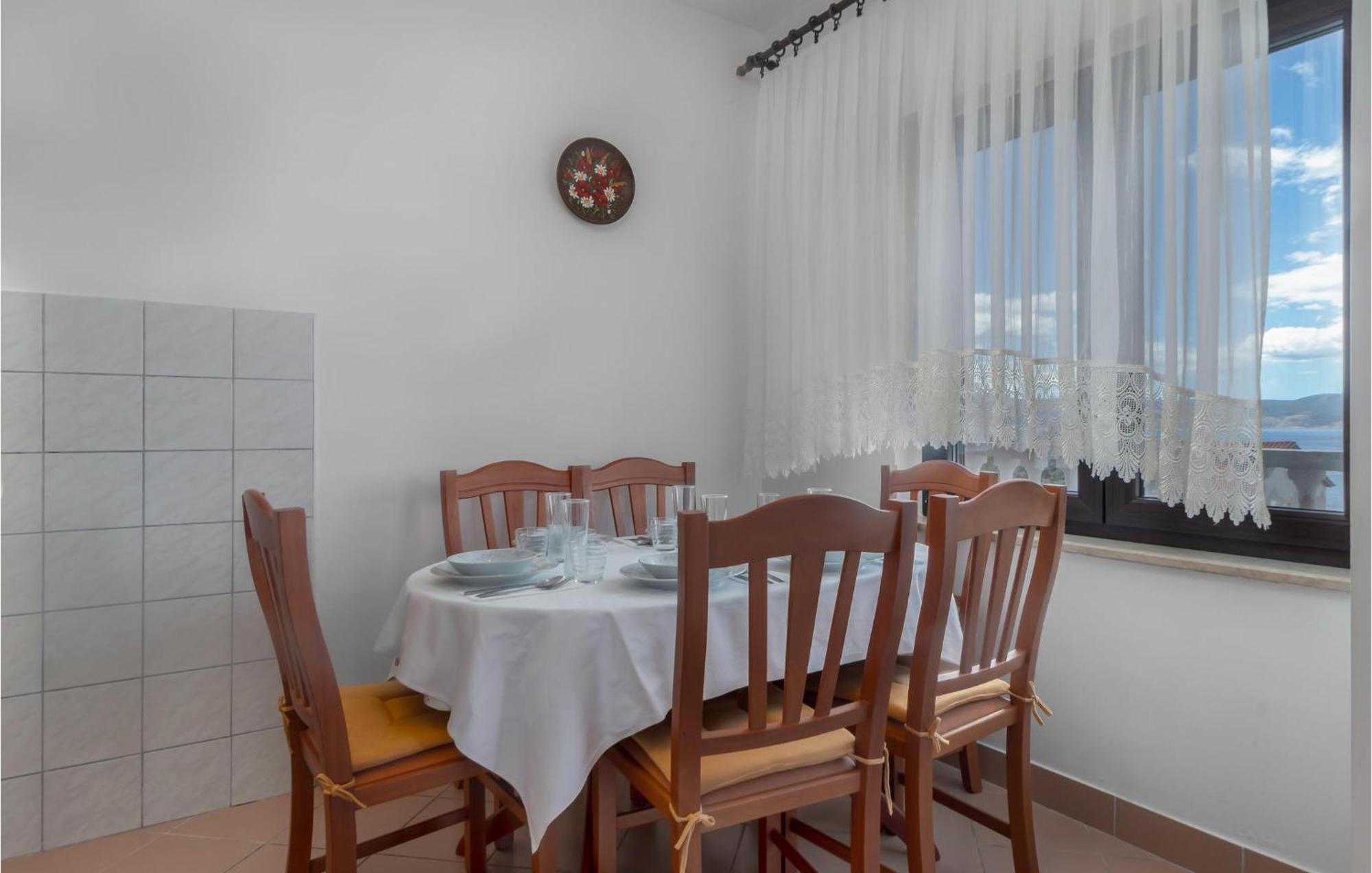 3 Bedroom Awesome Apartment In Новий Винодольський Екстер'єр фото