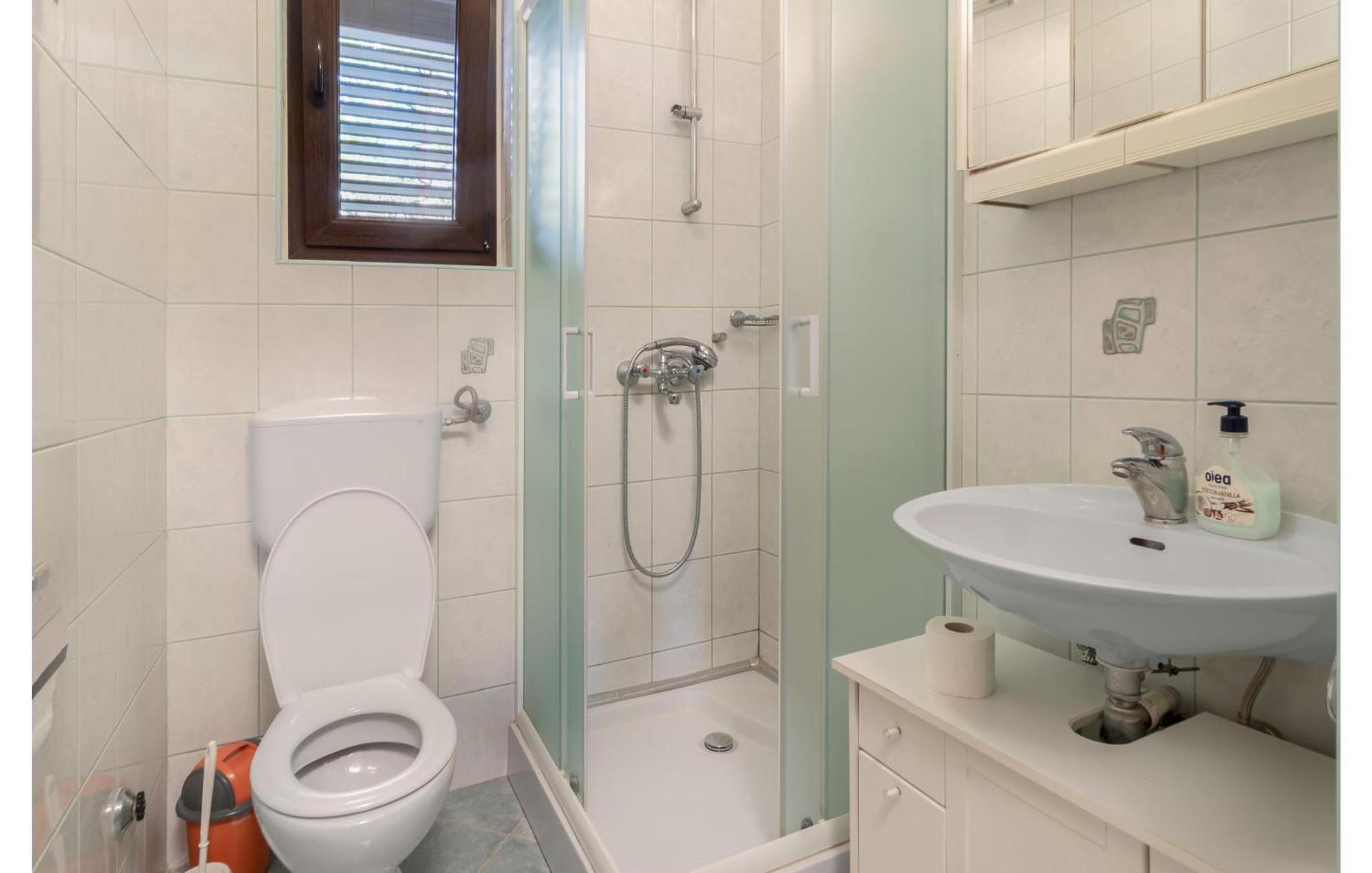 3 Bedroom Awesome Apartment In Новий Винодольський Екстер'єр фото