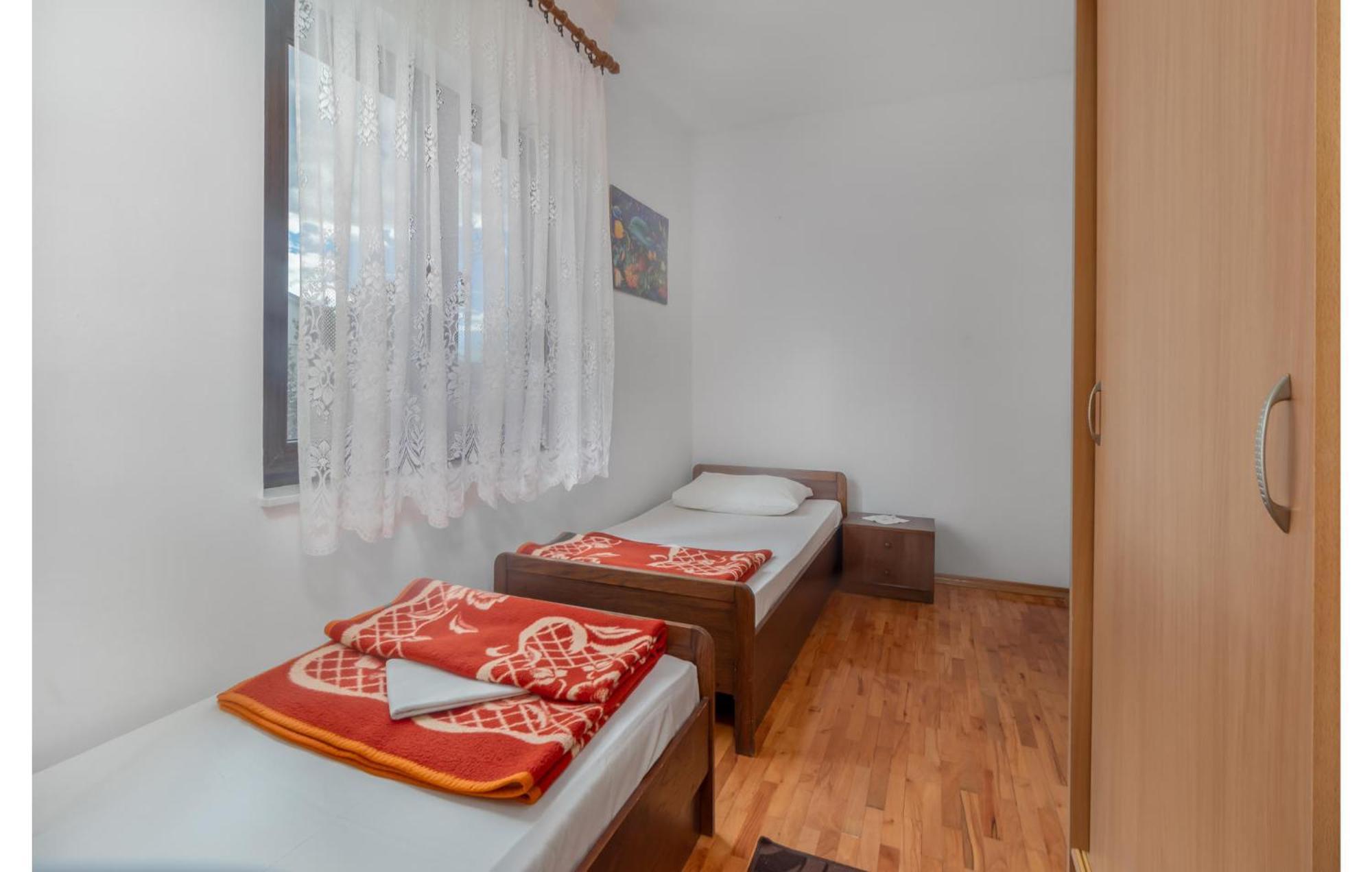 3 Bedroom Awesome Apartment In Новий Винодольський Екстер'єр фото
