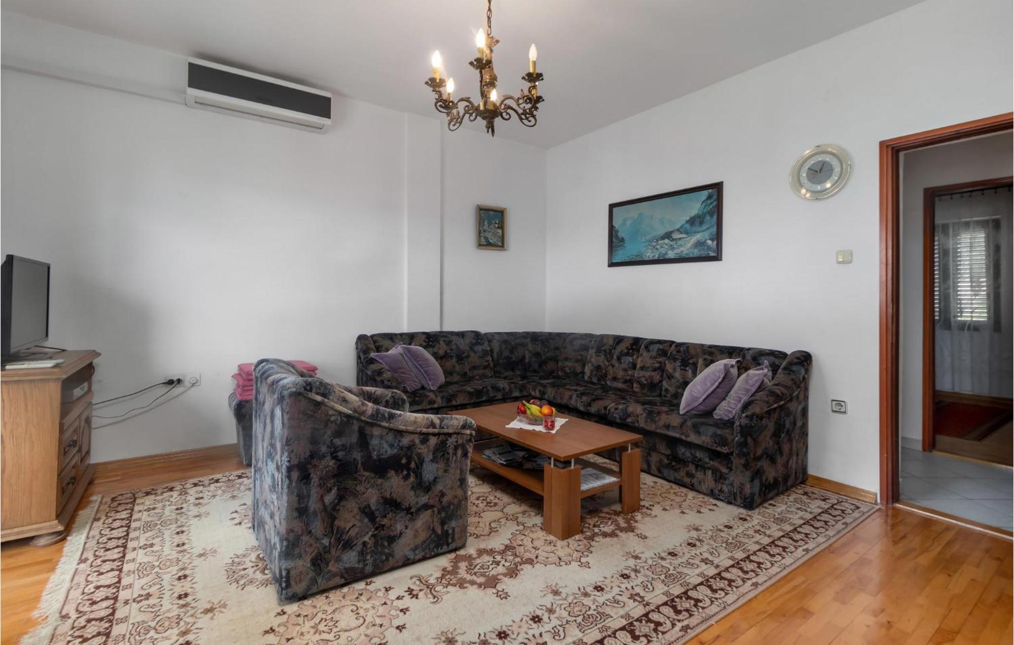 3 Bedroom Awesome Apartment In Новий Винодольський Екстер'єр фото